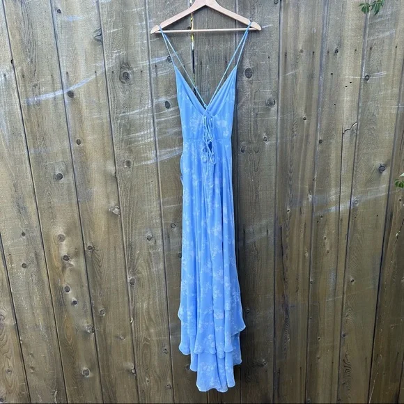Light Blue Floral Lace-Up Back High-Low Maxi Dress 🌿 - Picture 10 of 12